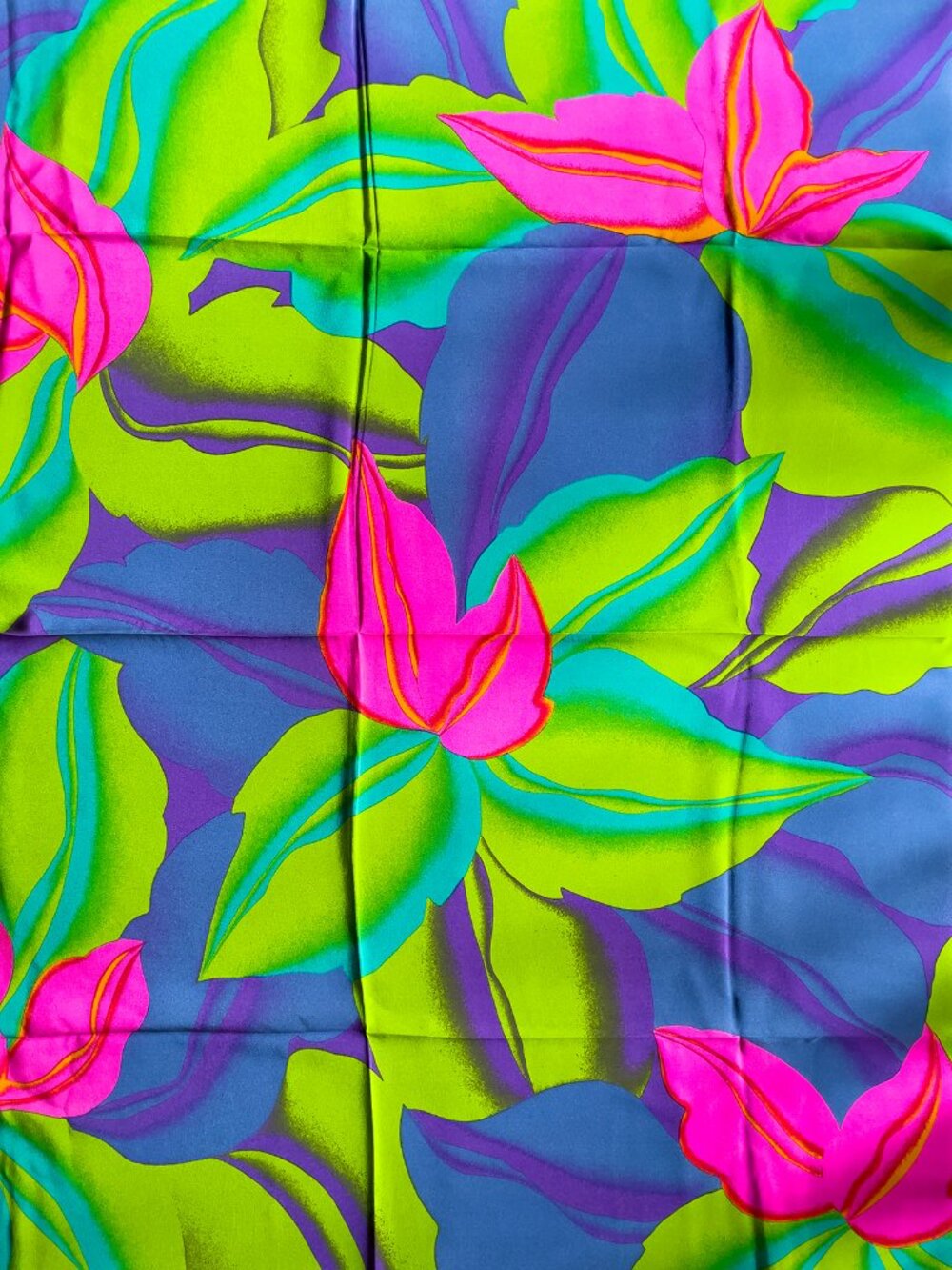 Vintage Saldarini Silk Scarf – Bold & Vibrant Floral Design - Picture 4 of 7